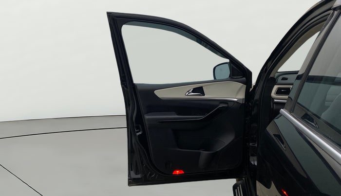 2024 Mahindra XUV700 AX 7 LUXURY D AT 7 STR, Diesel, Automatic, 28,342 km, LHS Front Door