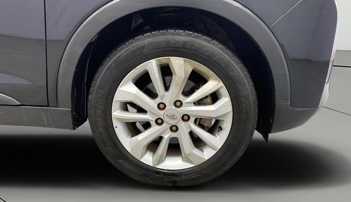 2020 Mahindra XUV300 W8 1.5 DIESEL AMT, Diesel, Automatic, 1,18,911 km, Right Front Wheel