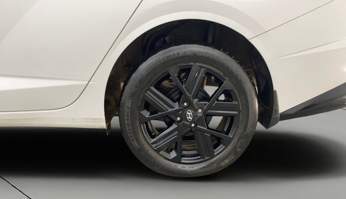 2023 Hyundai Verna SX (O) 1.5 TURBO PETROL MT, Petrol, Manual, 13,457 km, Left Rear Wheel