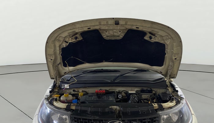 2017 Mahindra Kuv100 K8 6 STR, CNG, Manual, 31,677 km, Open Bonet