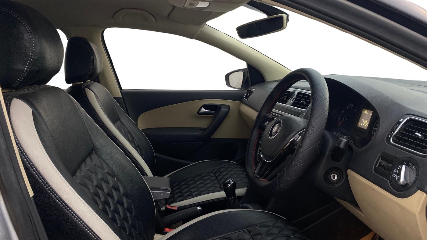2016 Volkswagen Polo HIGHLINE1.2L, Petrol, Manual, 74,301 km, Right Side Front Door Cabin