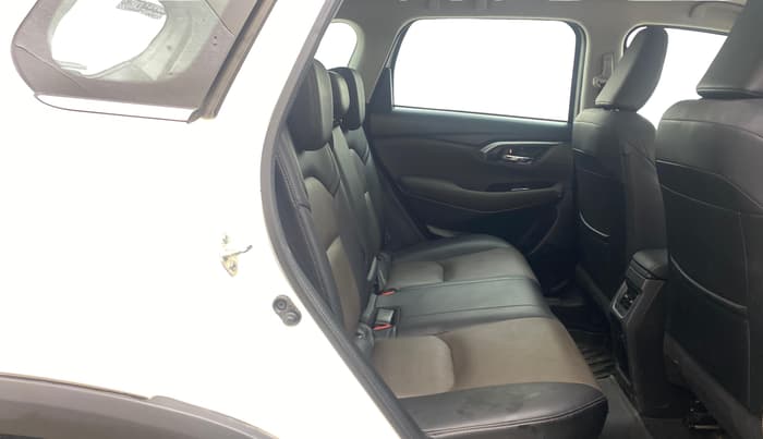 2022 Toyota URBAN CRUISER HYRYDER V HYBRID, Hybrid, Automatic, 62,556 km, Right Side Rear Door Cabin