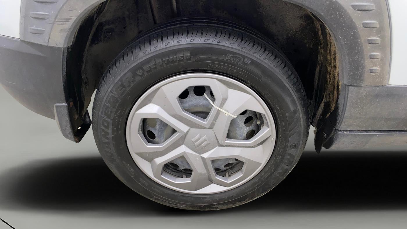 2024 Maruti BREZZA LXI, Petrol, Manual, 25,650 km, Right Rear Wheel