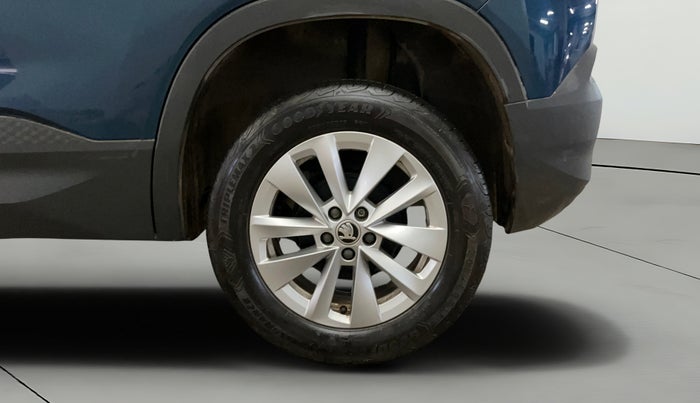 2025 Skoda KUSHAQ  Signature 1.0L TSI MT , Petrol, Manual, 7,939 km, Left Rear Wheel