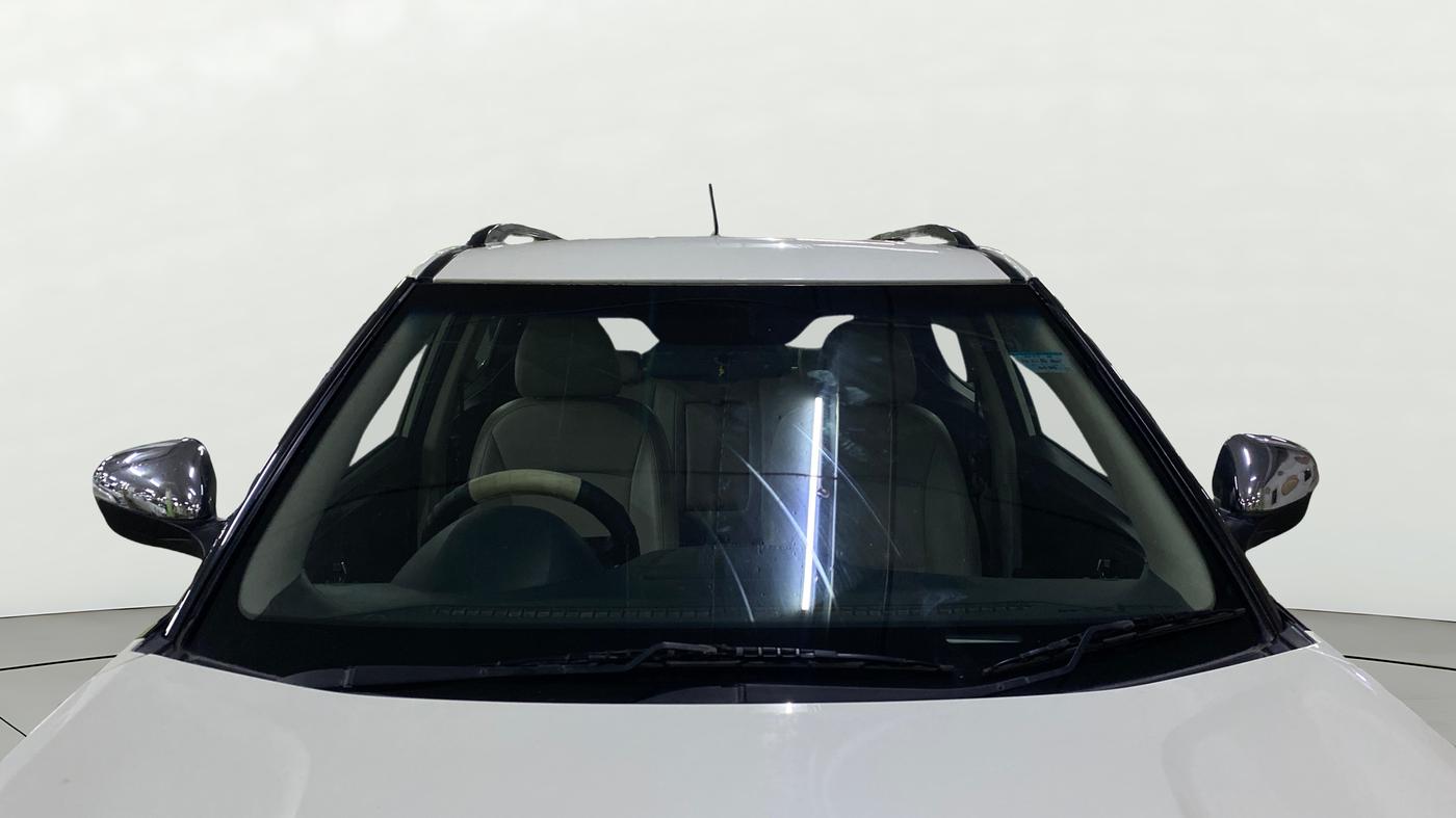 2022 Mahindra XUV300 W8 (O) 1.2 PETROL, Petrol, Manual, 73,394 km, Front Windshield