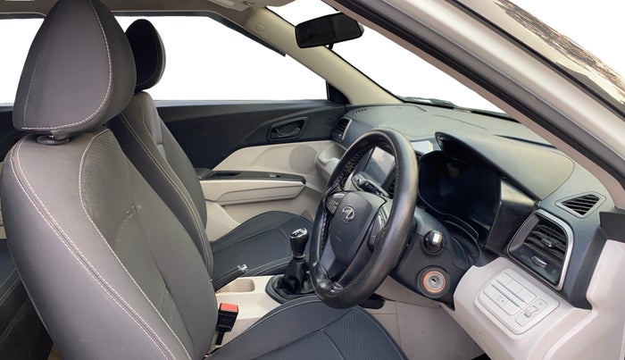 2021 Mahindra XUV300 W6 1.2 PETROL, Petrol, Manual, 89,530 km, Right Side Front Door Cabin