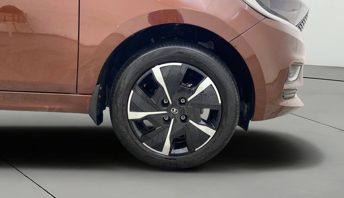 2025 Tata Tiago XZA, Petrol, Automatic, 3,852 km, Right Front Wheel