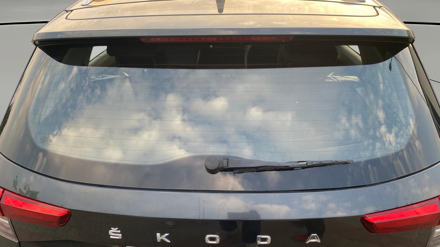 2021 Skoda KUSHAQ STYLE 1.0L TSI MT, Petrol, Manual, 1,20,763 km, Rear Windshield