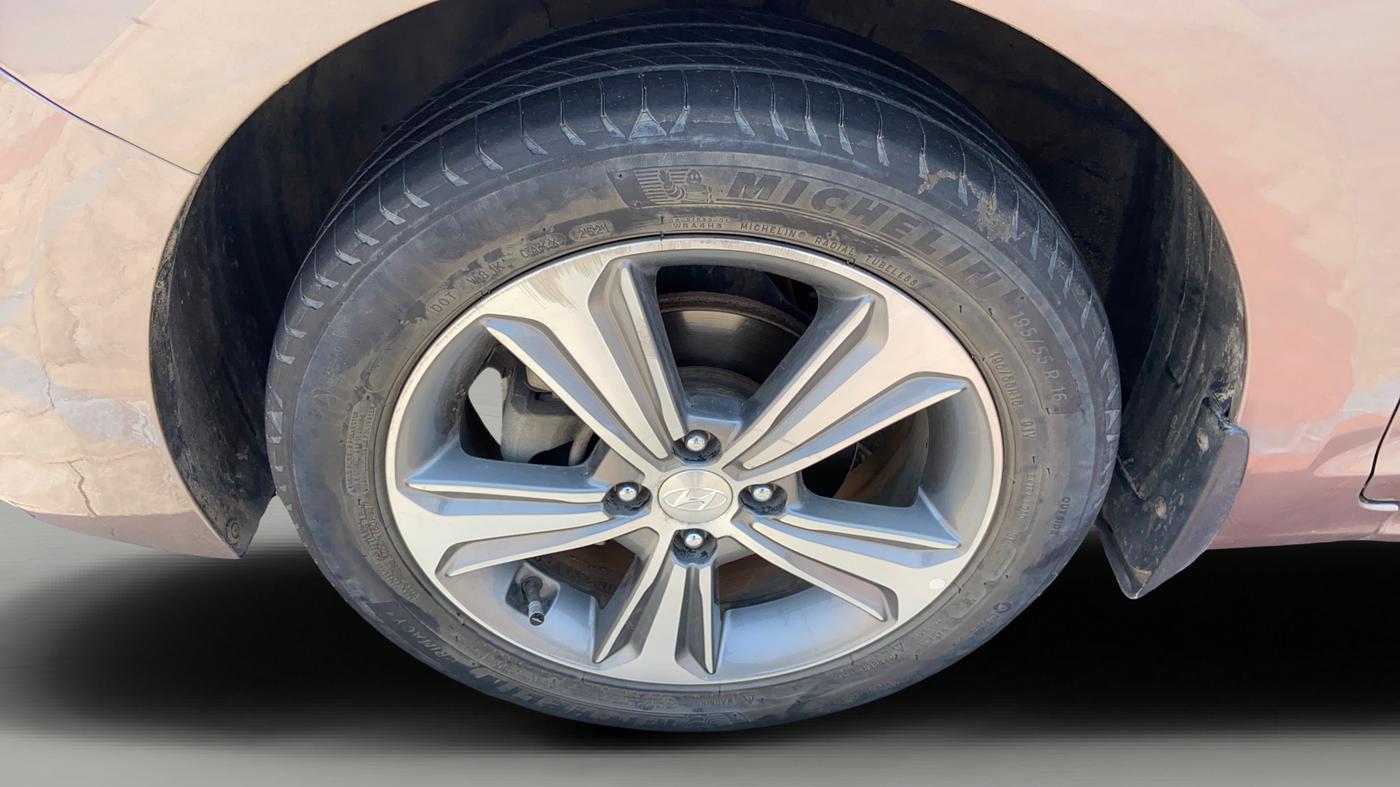 2018 Hyundai Verna 1.6 VTVT SX O, Petrol, Manual, 71,984 km, Left Front Wheel