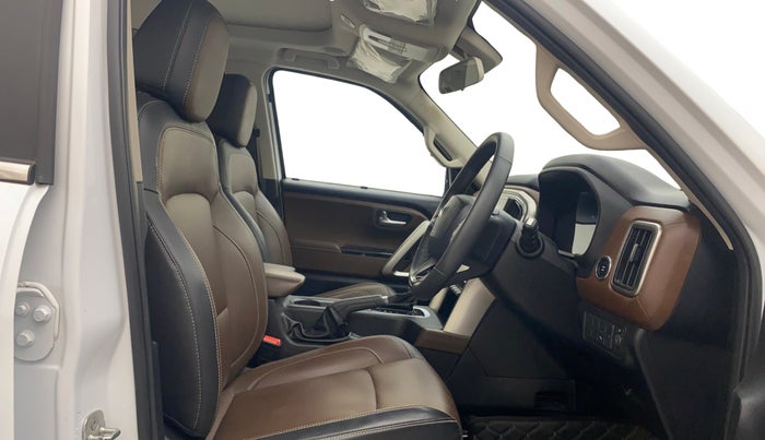 2023 Mahindra SCORPIO-N Z8 L PETROL AT 7 STR, Petrol, Automatic, 20,841 km, Right Side Front Door Cabin