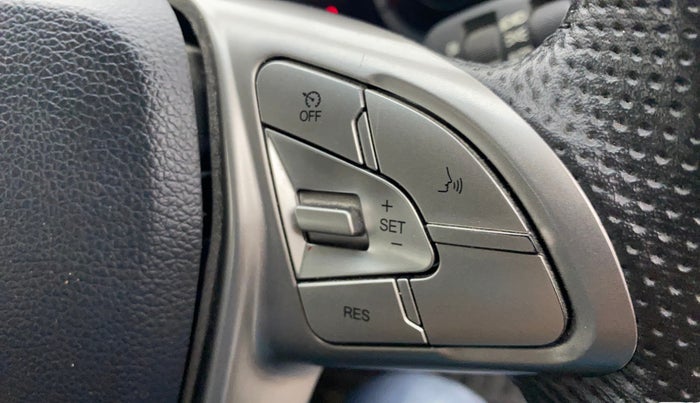 2022 Mahindra XUV300 W8 (O) 1.5 DIESEL, Diesel, Manual, 23,722 km, Adaptive Cruise Control