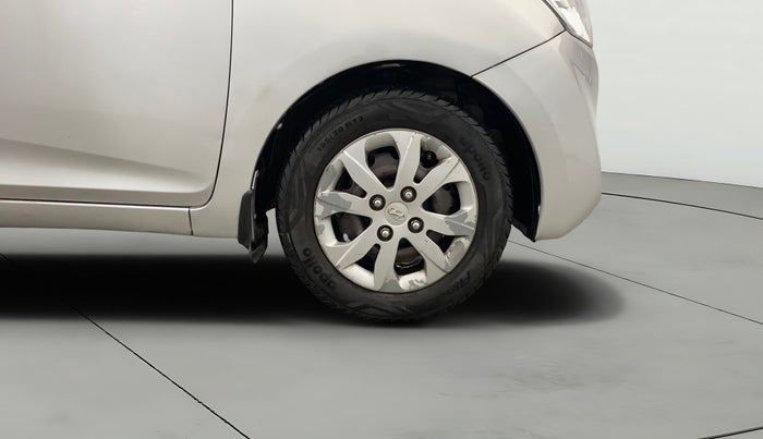 2018 Hyundai Eon MAGNA +, Petrol, Manual, 30,714 km, Right Front Wheel