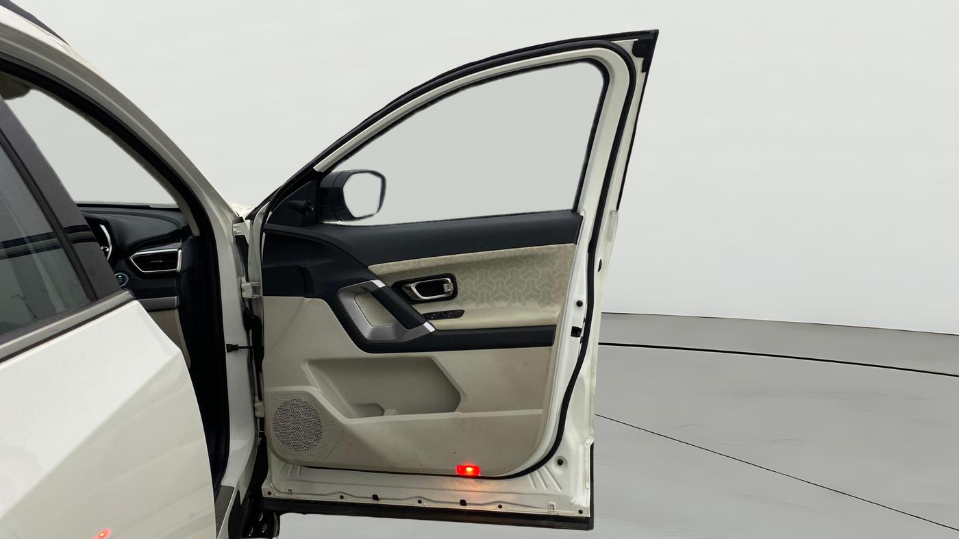 2023 Tata Safari XZA PLUS O 6STR, Diesel, Automatic, 17,805 km, RHS Front Door