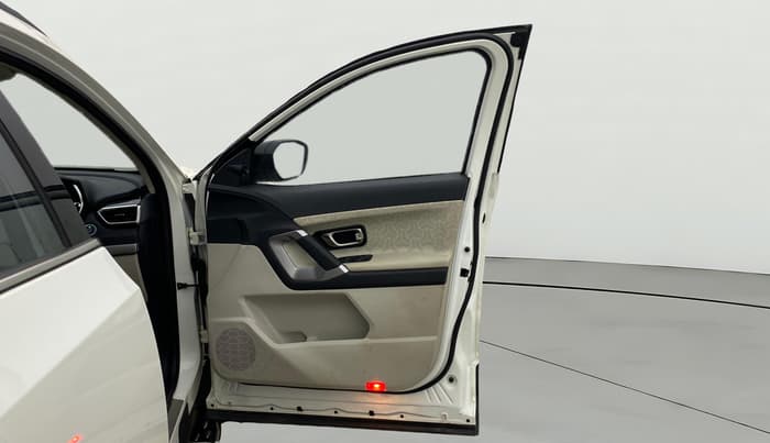 2023 Tata Safari XZA PLUS O 6STR, Diesel, Automatic, 17,805 km, RHS Front Door