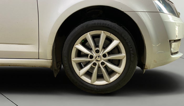 2016 Skoda Octavia STYLE PLUS AT 1.8 TSI, Petrol, Automatic, 65,982 km, Right Front Wheel