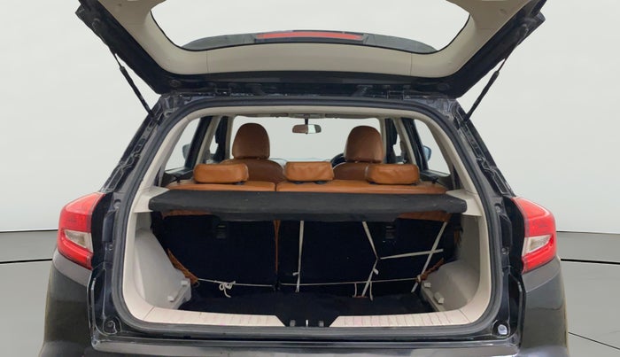 2021 Mahindra XUV300 W6 1.2 PETROL, Petrol, Manual, 31,207 km, Boot Open Zoomed View