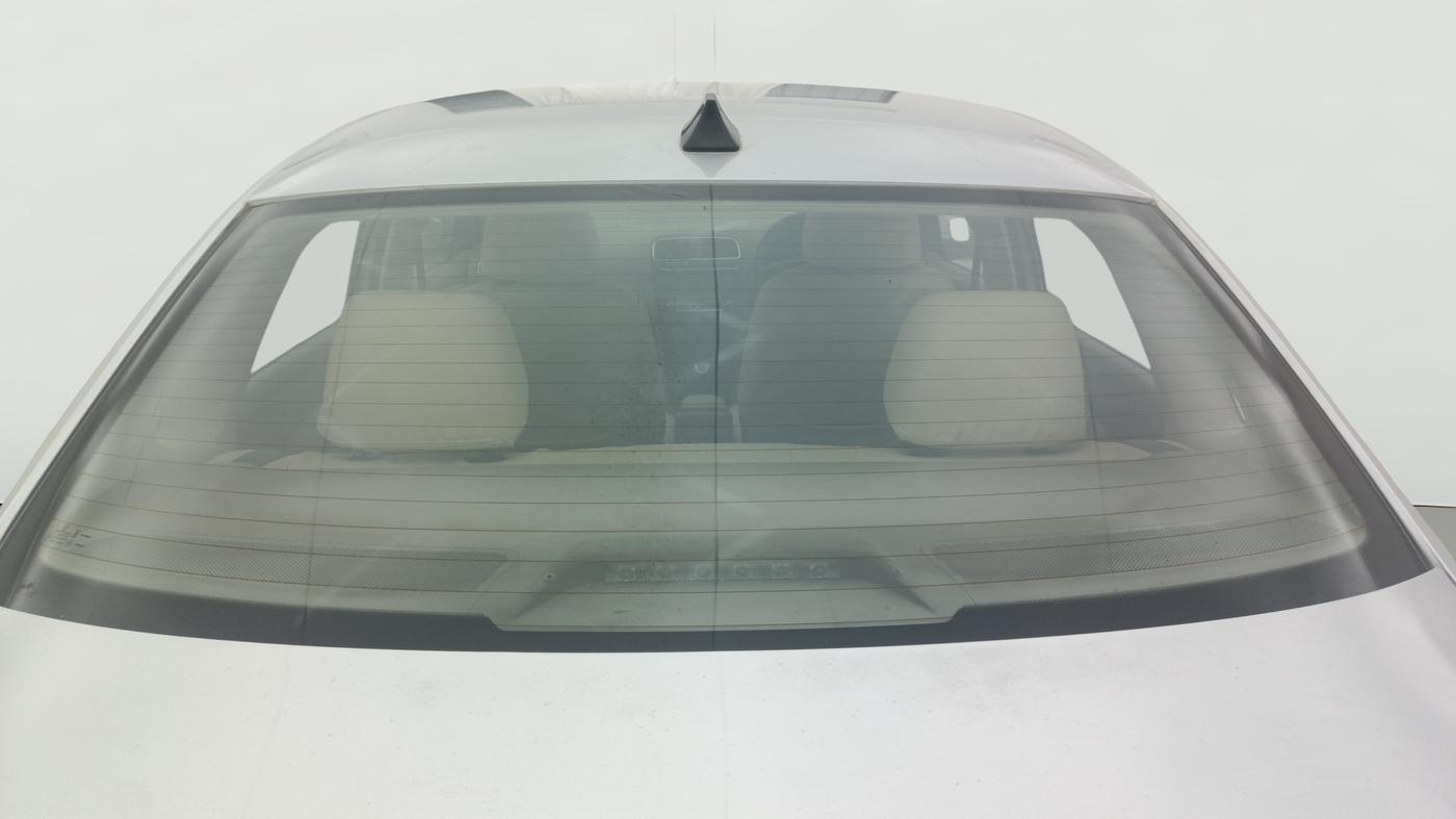 2013 Skoda Rapid AMBITION 1.6 MPI MT, Petrol, Manual, 34,801 km, Rear Windshield