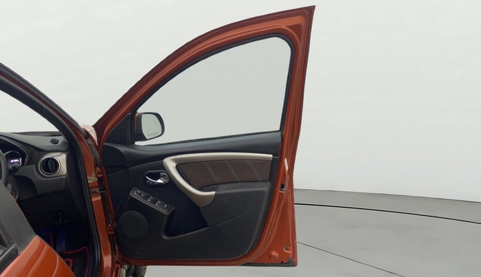 2020 Renault Duster RXZ 1.3 TURBO PETROL CVT, Petrol, Automatic, 38,702 km, RHS Front Door