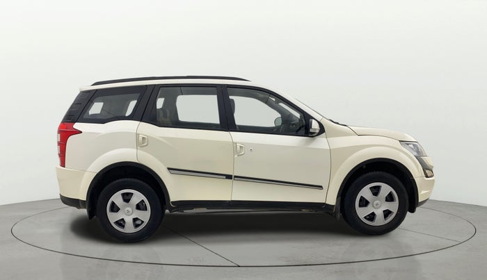 2017 Mahindra XUV500 W6, Diesel, Manual, 1,49,587 km, Right Side View