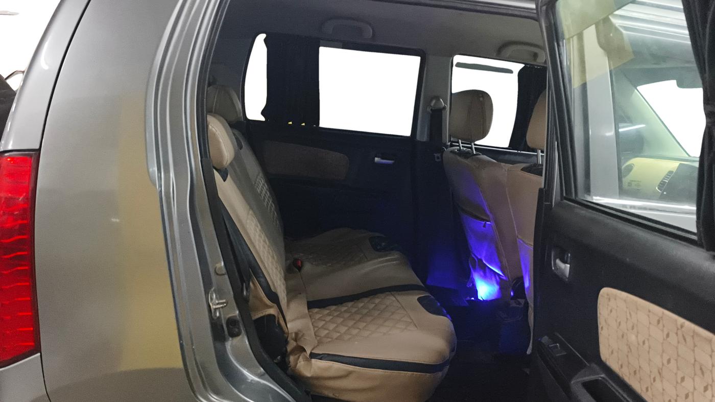 2017 Maruti Wagon R 1.0 VXI, Petrol, Manual, 1,17,308 km, Right Side Rear Door Cabin