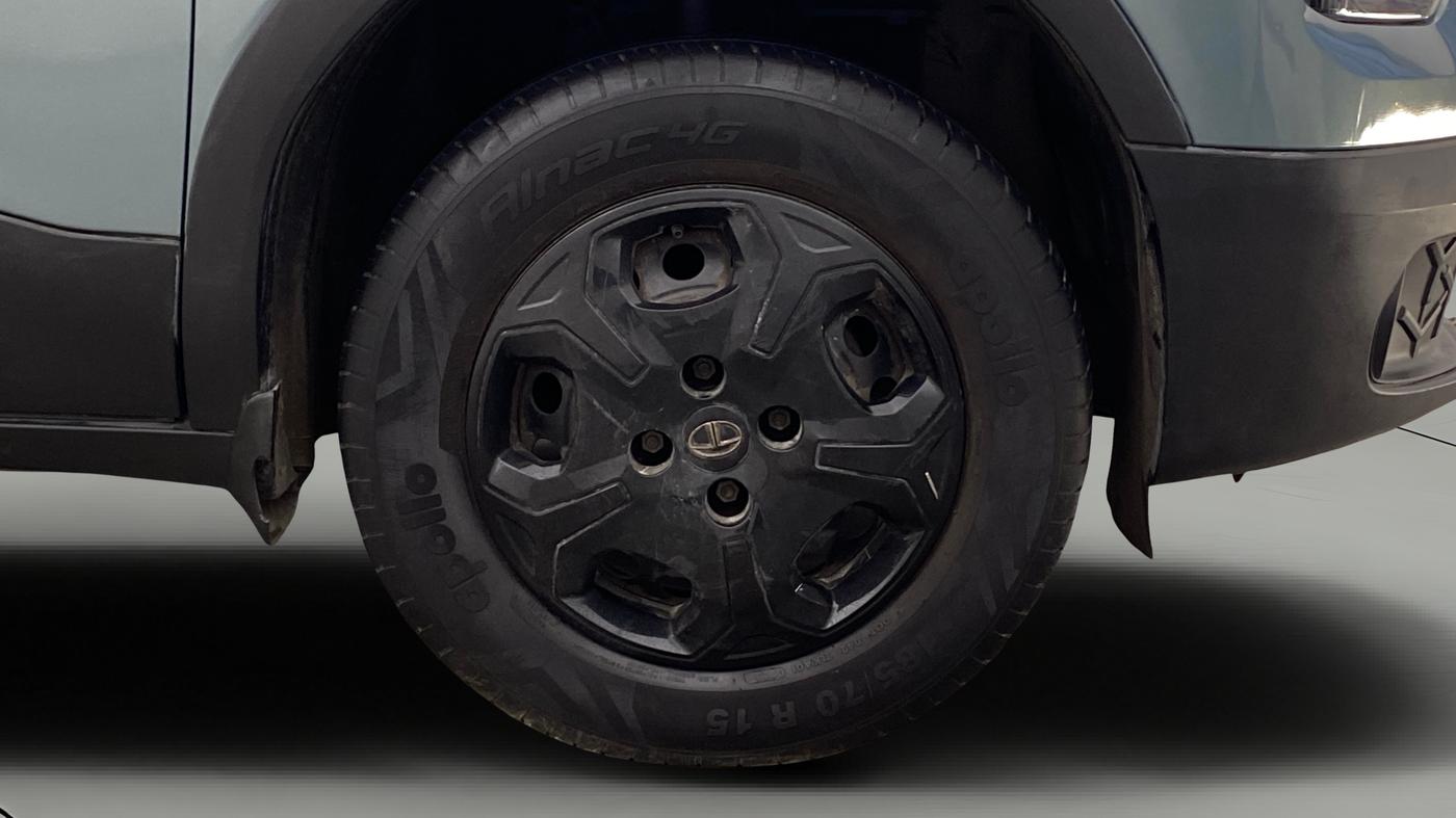 2023 Tata PUNCH ACCOMPLISHED AMT, Petrol, Automatic, 54,048 km, Right Front Wheel