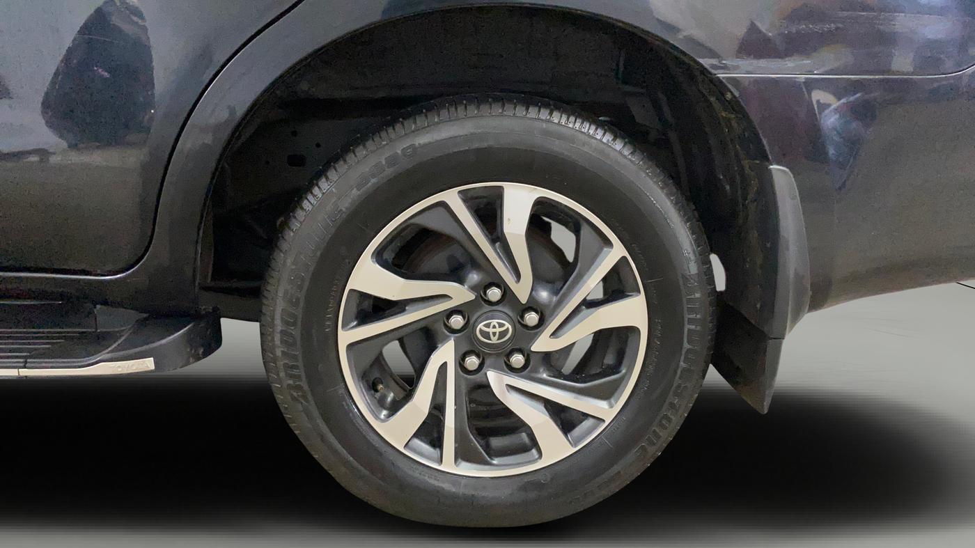 2022 Toyota Innova Crysta 2.7 GX AT 7 STR, Petrol, Automatic, 28,249 km, Left Rear Wheel