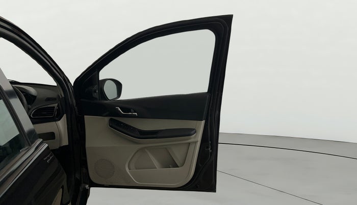 2022 Tata Tiago XZ PLUS CNG, CNG, Manual, 42,231 km, RHS Front Door