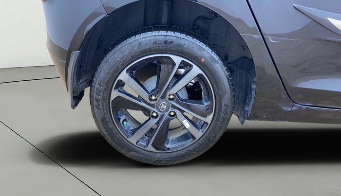 2023 Tata ALTROZ XZA PLUS DARK EDTION, Petrol, Automatic, 28,566 km, Right Rear Wheel