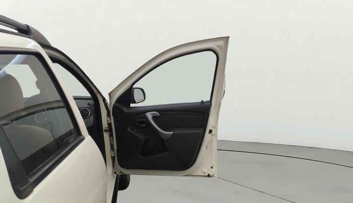 2013 Renault Duster RXE PETROL, Petrol, Manual, 61,904 km, RHS Front Door