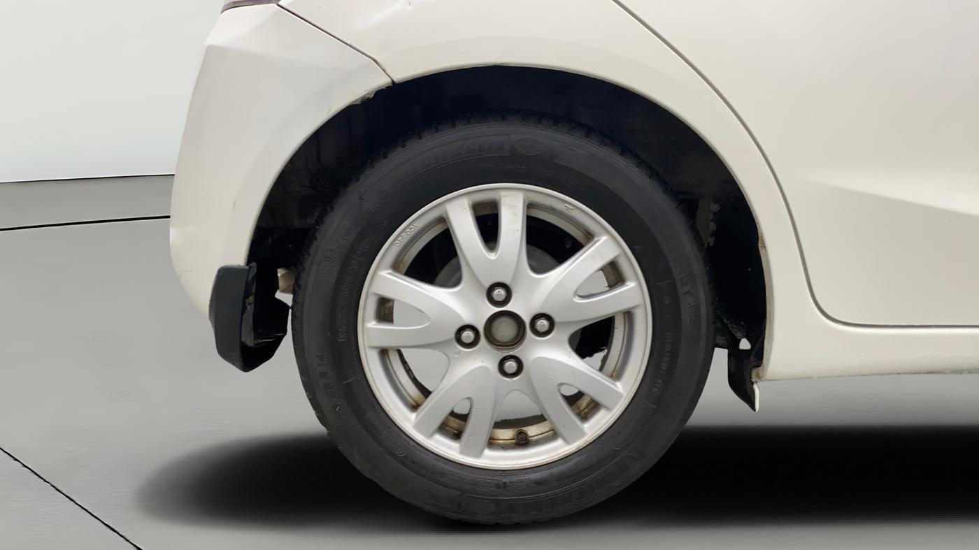 2015 Honda Brio VX AT, CNG, Automatic, 75,747 km, Right Rear Wheel