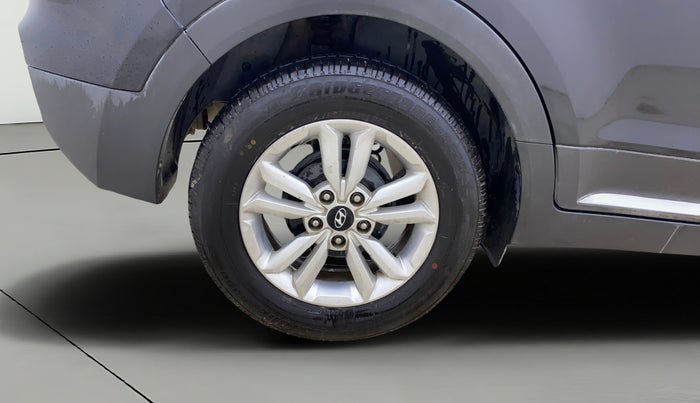 2017 Hyundai Creta SX PLUS 1.6 DIESEL, Diesel, Manual, 1,00,287 km, Right Rear Wheel