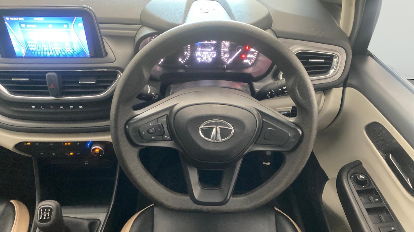 2023 Tata ALTROZ XM PLUS PETROL, CNG, Manual, 28,172 km, Steering Wheel Close Up