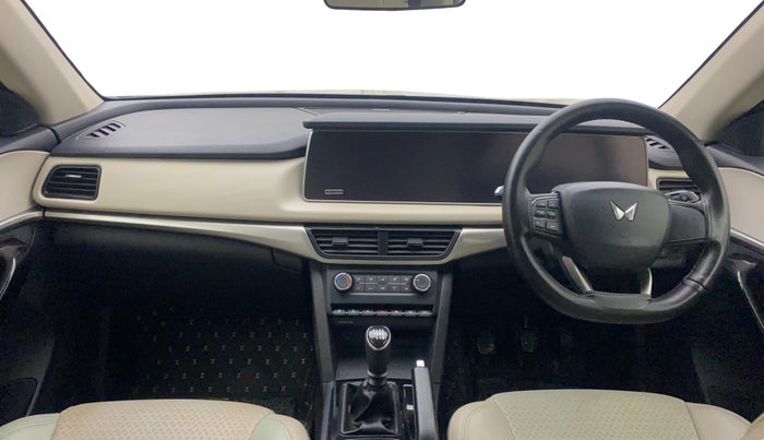 2022 Mahindra XUV700 AX 5 D MT 7 STR, Diesel, Manual, 33,379 km, Dashboard