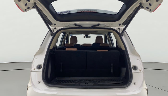 2024 MG HECTOR PLUS SHARP PRO 1.5 TURBO MT 7 STR, Petrol, Manual, 11,010 km, Boot Open Zoomed View