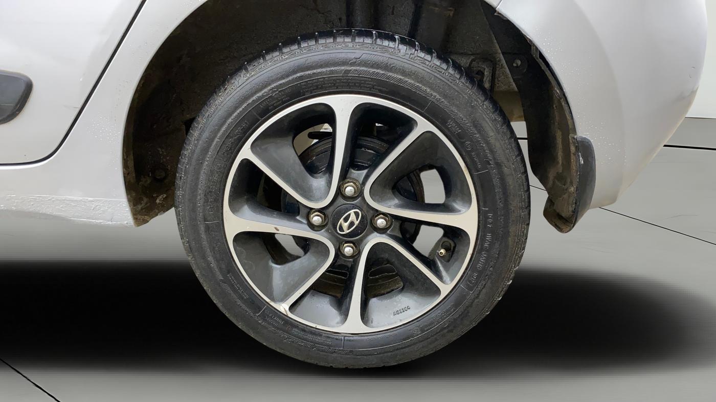 2017 Hyundai Grand i10 SPORTZ (O) AT 1.2 KAPPA VTVT, Petrol, Automatic, 75 km, Left Rear Wheel
