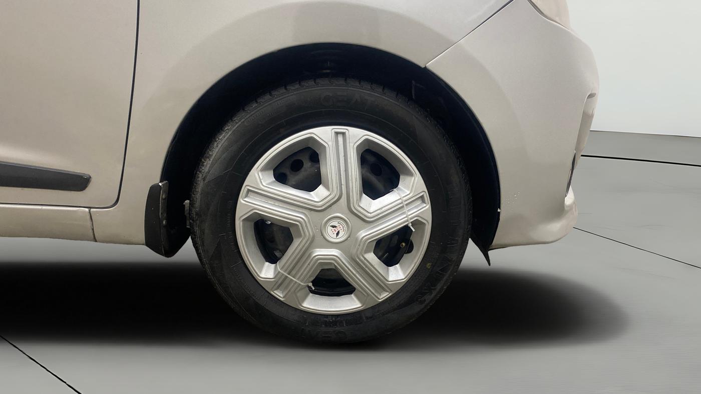 2017 Hyundai Grand i10 SPORTZ (O) 1.2 KAPPA VTVT, Petrol, Manual, 91,360 km, Right Front Wheel
