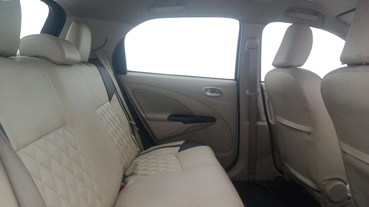 2019 Toyota Etios Liva V DUAL TONE, Petrol, Manual, 1,30,217 km, Right Side Rear Door Cabin