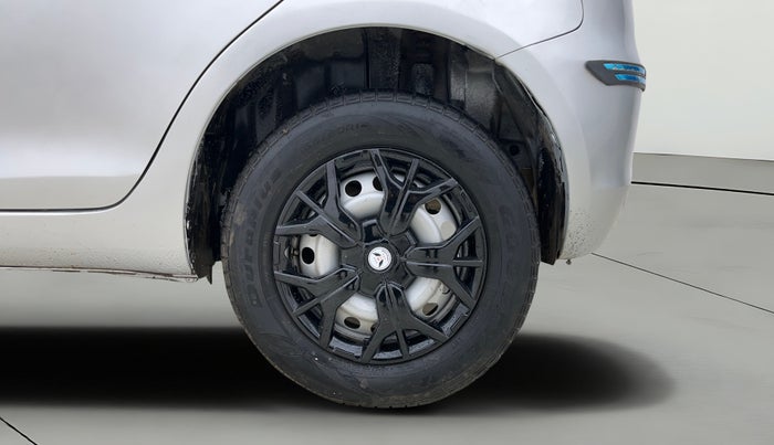 2017 Maruti Swift LXI (O), Petrol, Manual, 64,841 km, Left Rear Wheel