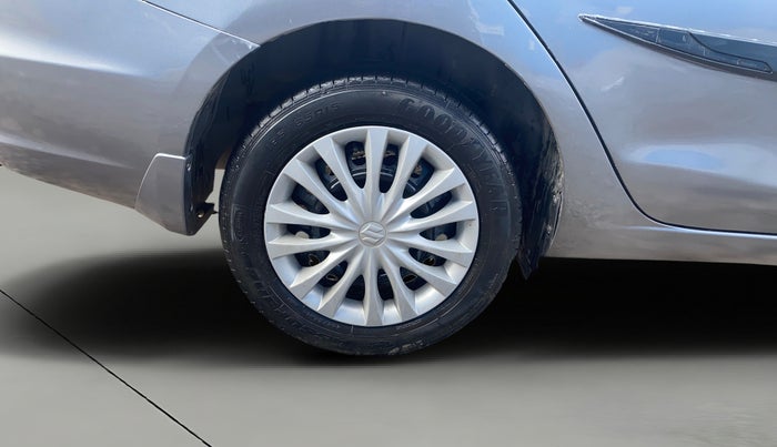 2017 Maruti Ciaz DELTA 1.4 MT PETROL, Petrol, Manual, 77,346 km, Right Rear Wheel