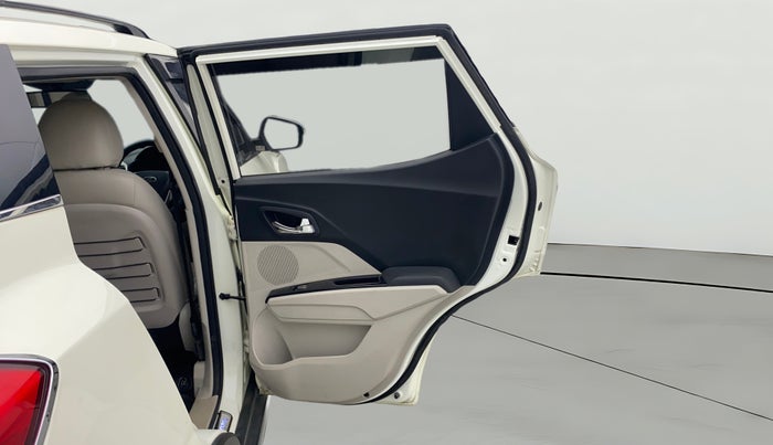 2020 Mahindra XUV300 W8 (O) 1.2 PETROL, Petrol, Manual, 34,817 km, RHS Rear Door