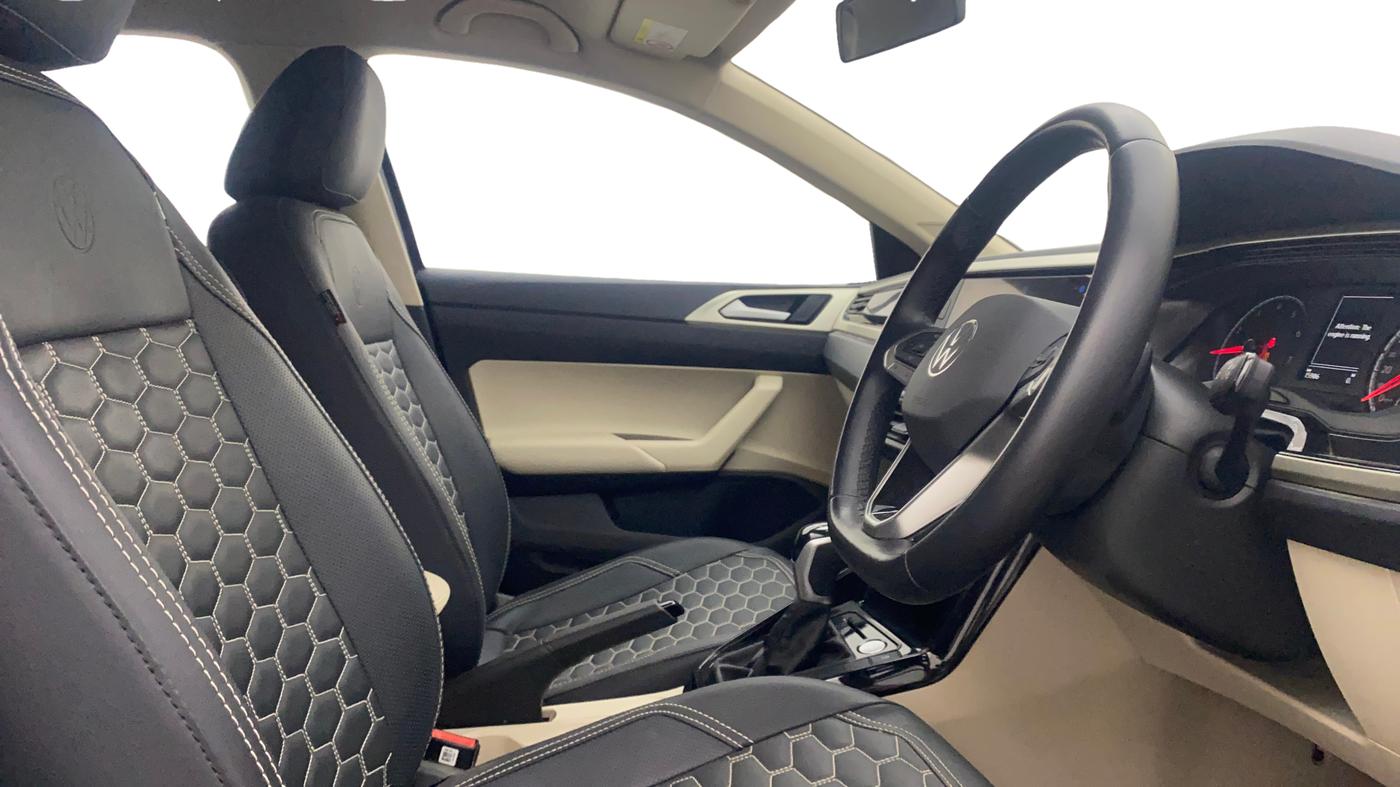 2024 Volkswagen VIRTUS HIGHLINE TSI 1.0 AT, Petrol, Automatic, 15,985 km, Right Side Front Door Cabin