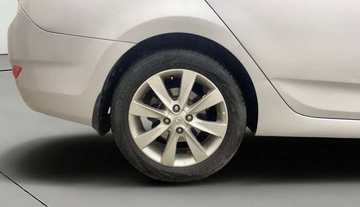 2013 Hyundai Verna FLUIDIC 1.6 VTVT SX OPT AT, Petrol, Automatic, 86,324 km, Right Rear Wheel