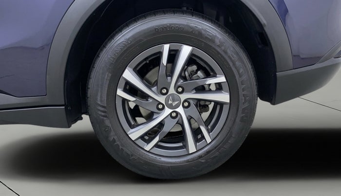 2022 Mahindra XUV700 AX 5 P MT 5 STR, Petrol, Manual, 41,551 km, Right Rear Wheel