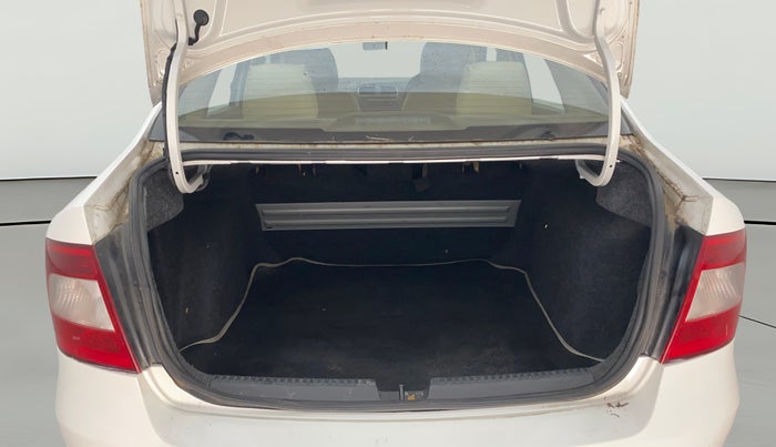 2016 Skoda Rapid AMBITION 1.6 MPI MT, Petrol, Manual, 66,557 km, Boot Open Zoomed View