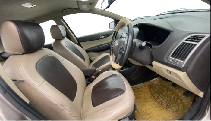 2013 Hyundai i20 ASTA 1.2, Petrol, Manual, 1,03,608 km, Right Side Front Door Cabin