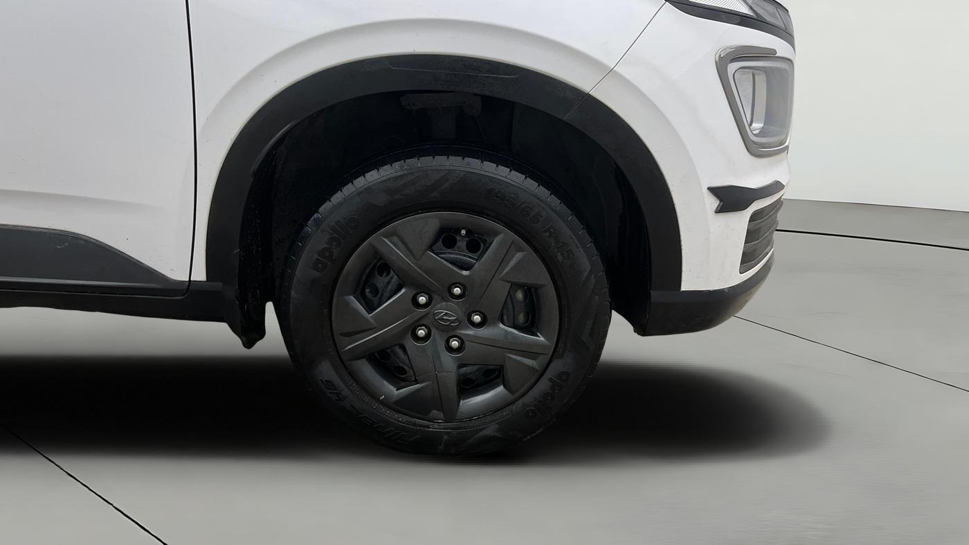 2024 Hyundai VENUE S 1.2, Petrol, Manual, 38,060 km, Right Front Wheel