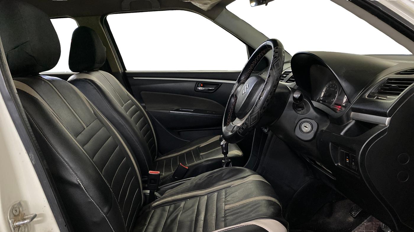 2015 Maruti Swift VXI, Petrol, Manual, 1,06,754 km, Right Side Front Door Cabin