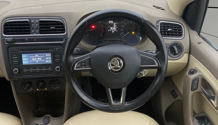 2016 Skoda Rapid AMBITION 1.6 MPI MT, Petrol, Manual, 82,089 km, Steering Wheel Close Up