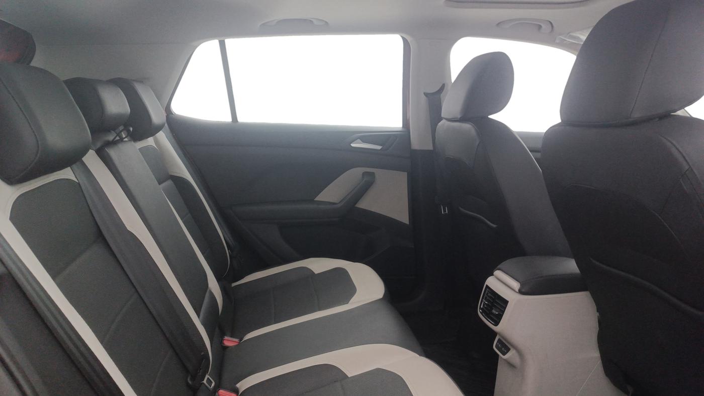 2022 Volkswagen TAIGUN TOPLINE 1.0 TSI MT, Petrol, Manual, 7,103 km, Right Side Rear Door Cabin