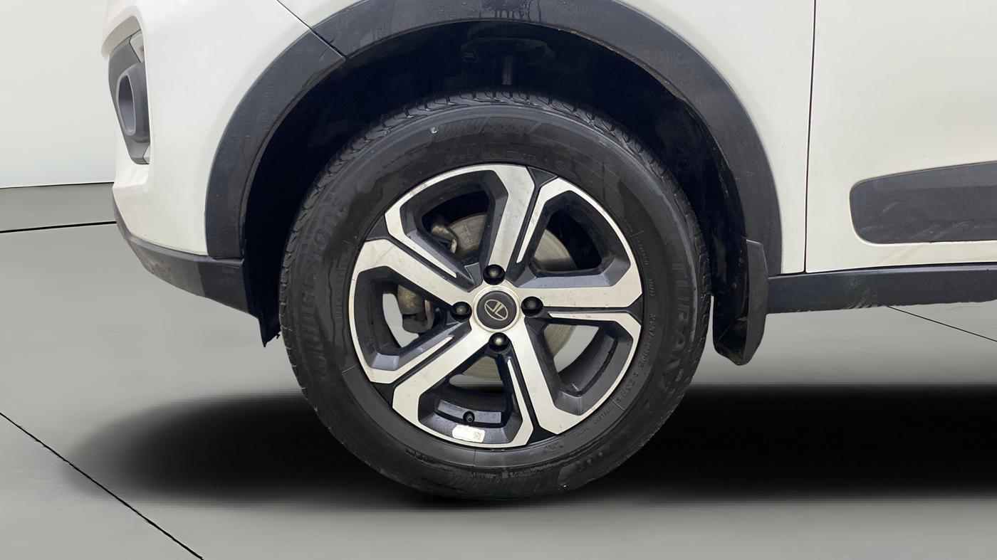 2023 Tata NEXON XZ PLUS DIESEL, Diesel, Manual, 1,38,752 km, Left Front Wheel